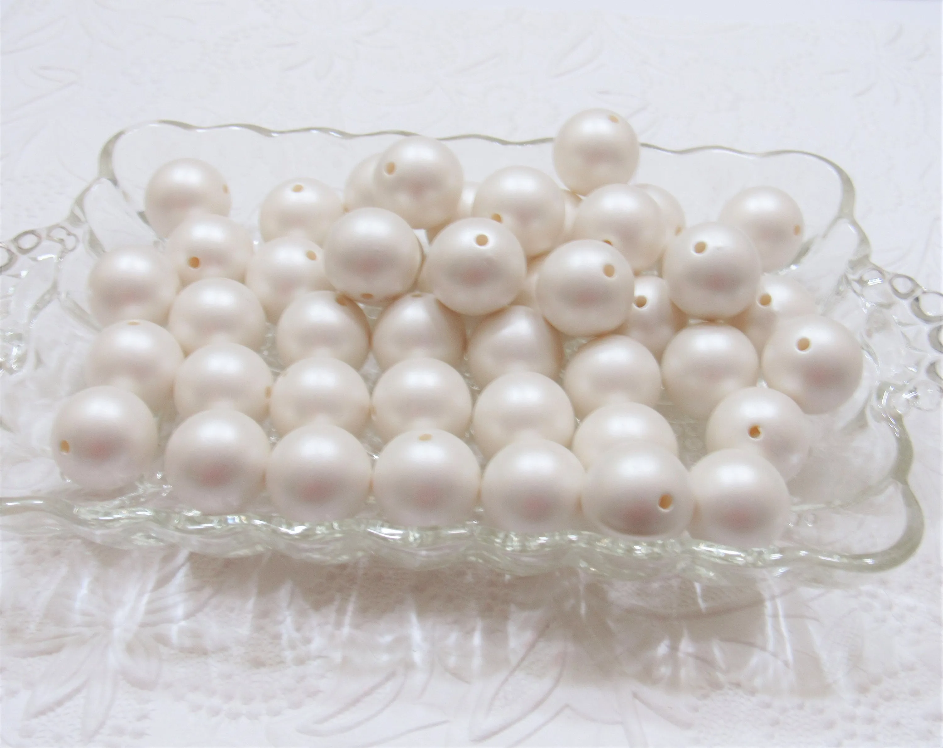20mm Matte White Pearls,  Bubblegum Beads, Chunky Gumball Beads,  Matte Pearls, Acrylic  Beads, Chunky Pearl