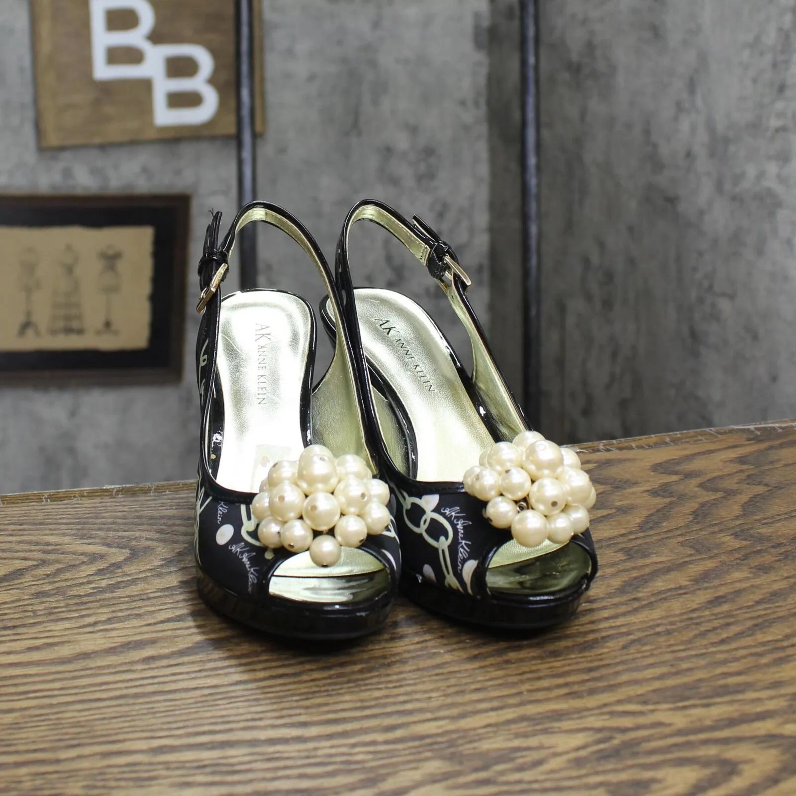 AK Anne Klein Womens Vintage High Heels Pearl Embellished Black / Ivory 6M