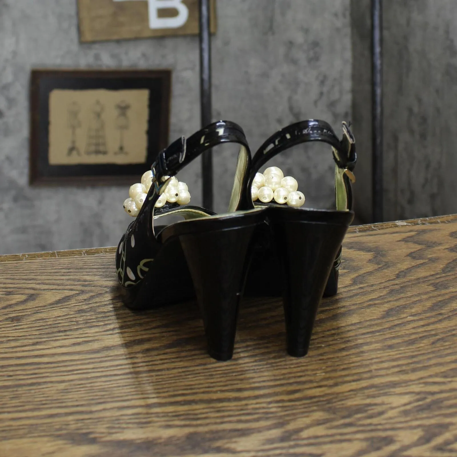 AK Anne Klein Womens Vintage High Heels Pearl Embellished Black / Ivory 6M