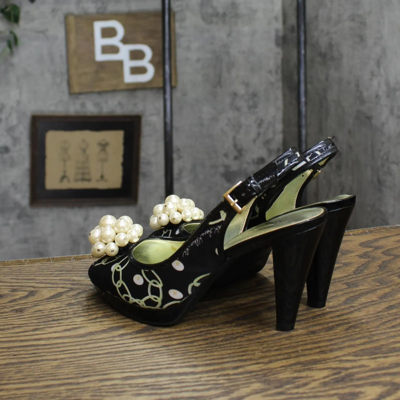 AK Anne Klein Womens Vintage High Heels Pearl Embellished Black / Ivory 6M