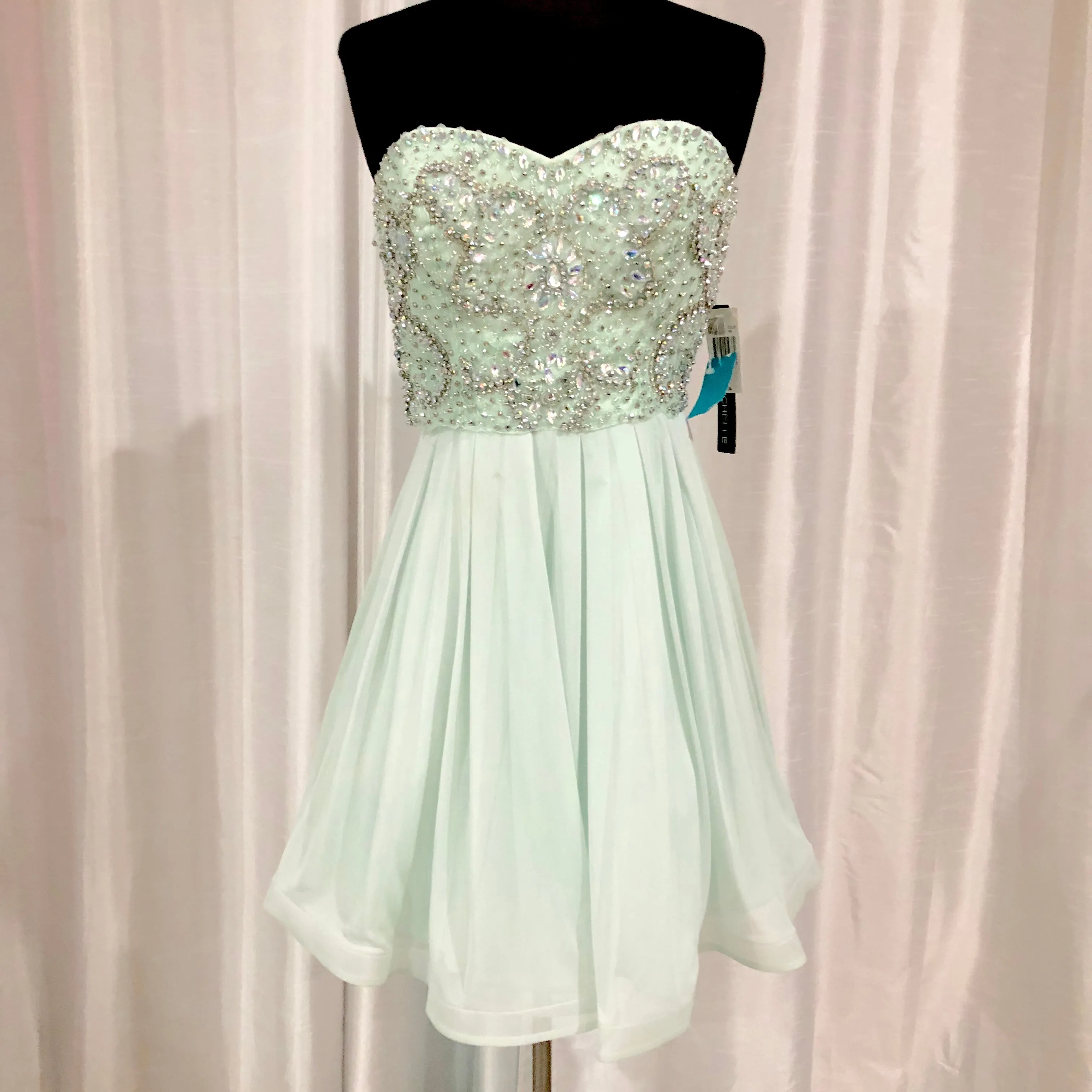 BOUTIQUE Short Mint Strapless Gown Size 7 NWT
