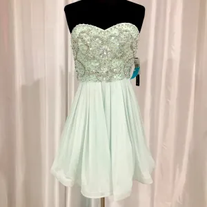 BOUTIQUE Short Mint Strapless Gown Size 7 NWT