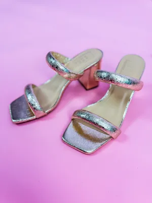 Farah Heel in Gold