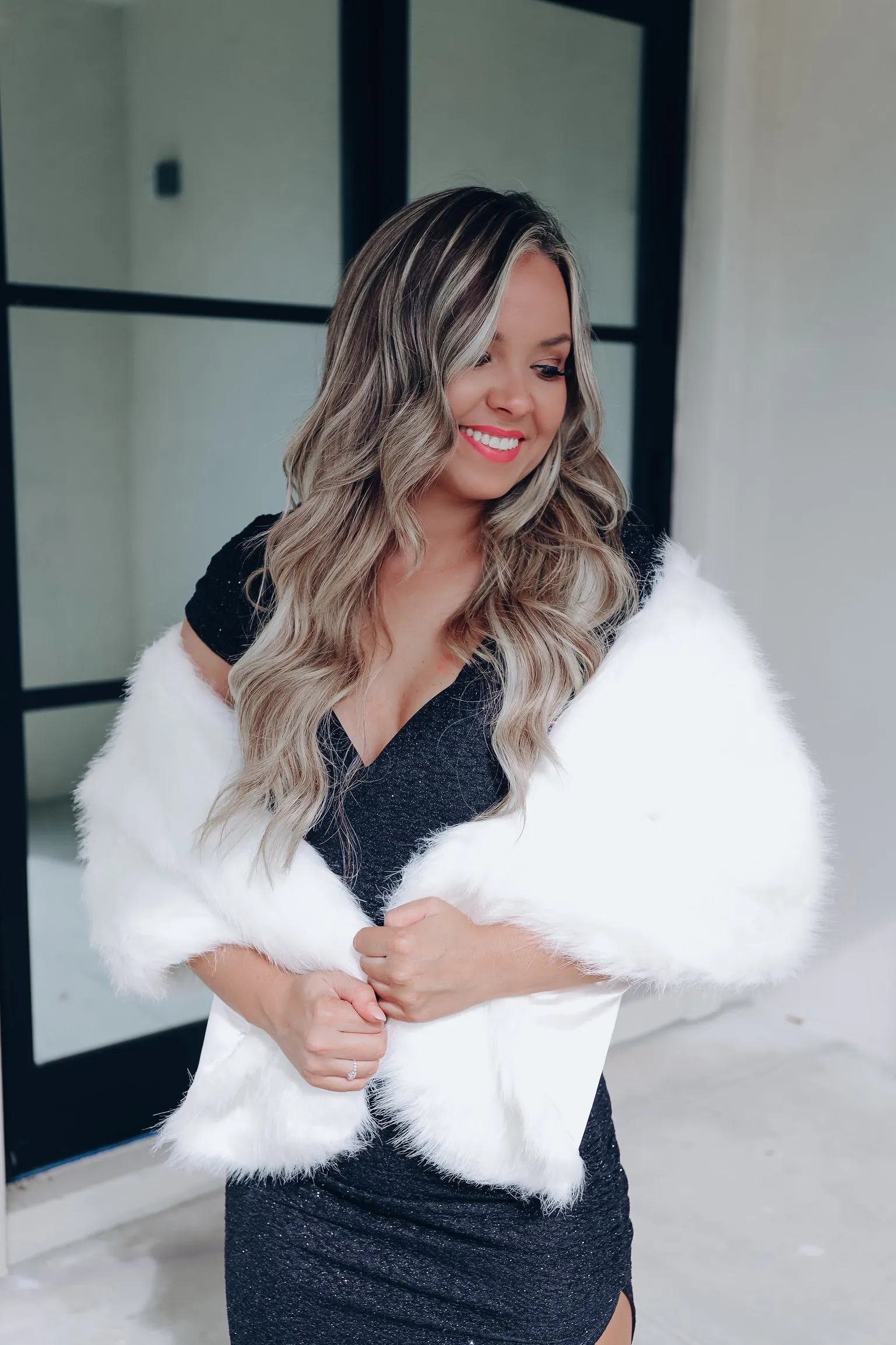Hollywood Diva Faux Fur Stole - Ivory