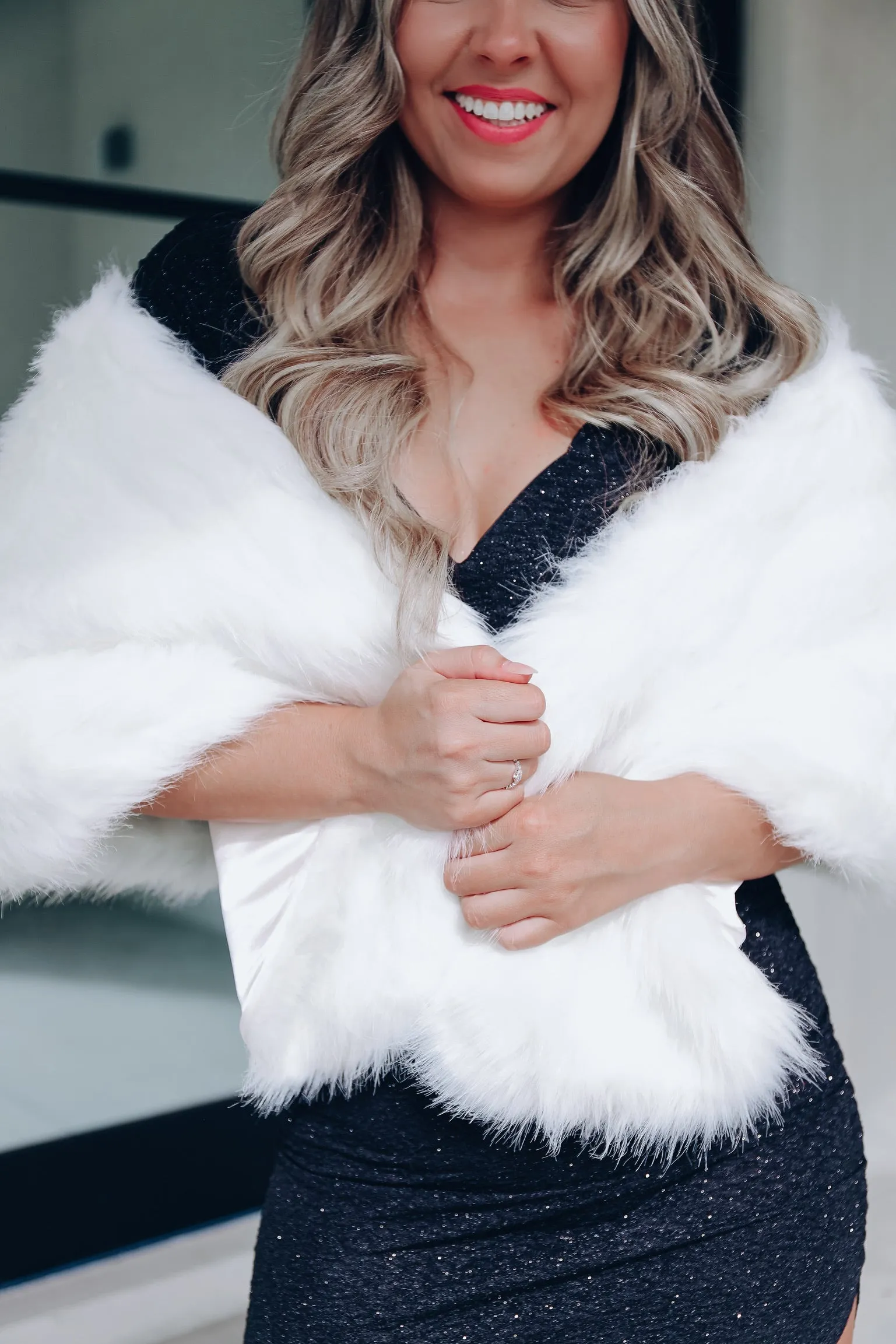 Hollywood Diva Faux Fur Stole - Ivory