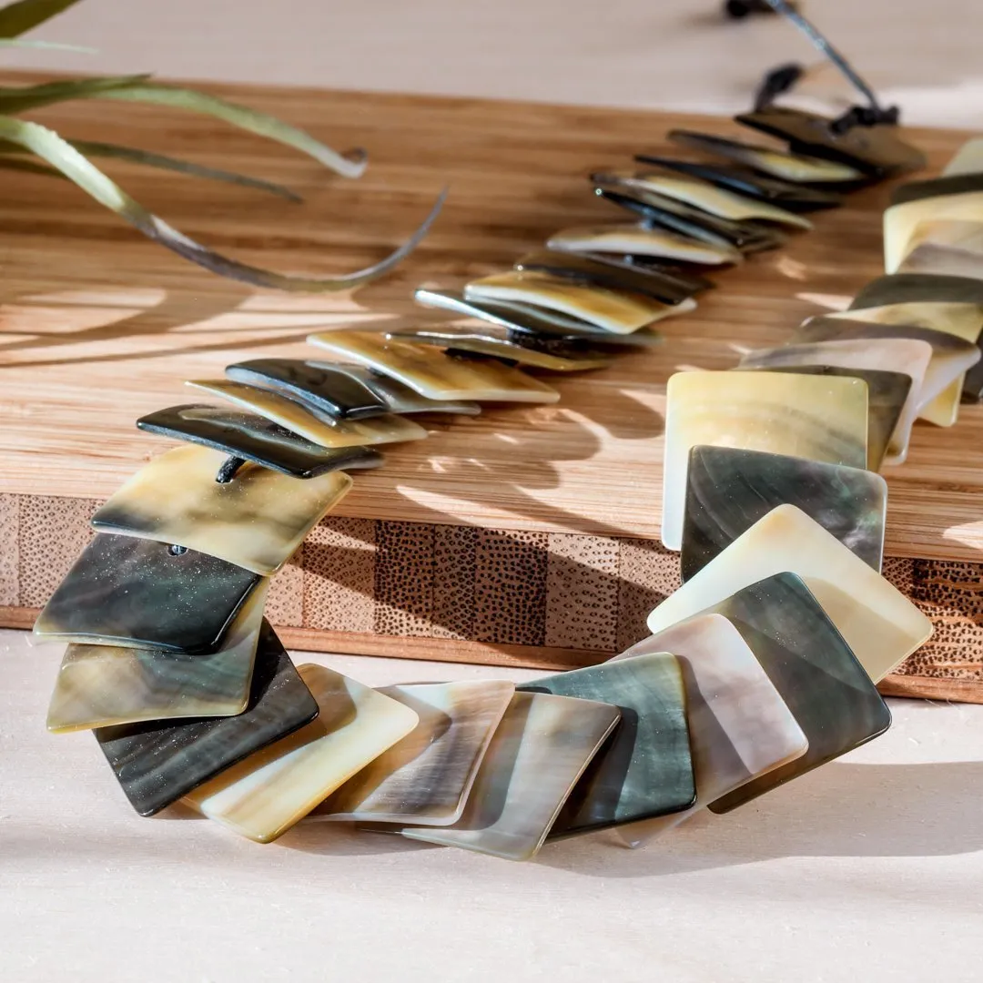 Mother of Pearl Shell Necklace - Playa Iridescent Grey