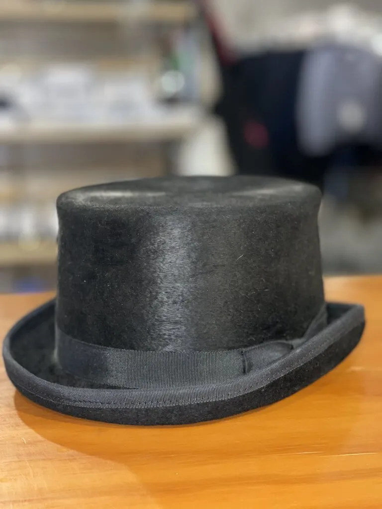 Roni Top Hat Black 6 7/8