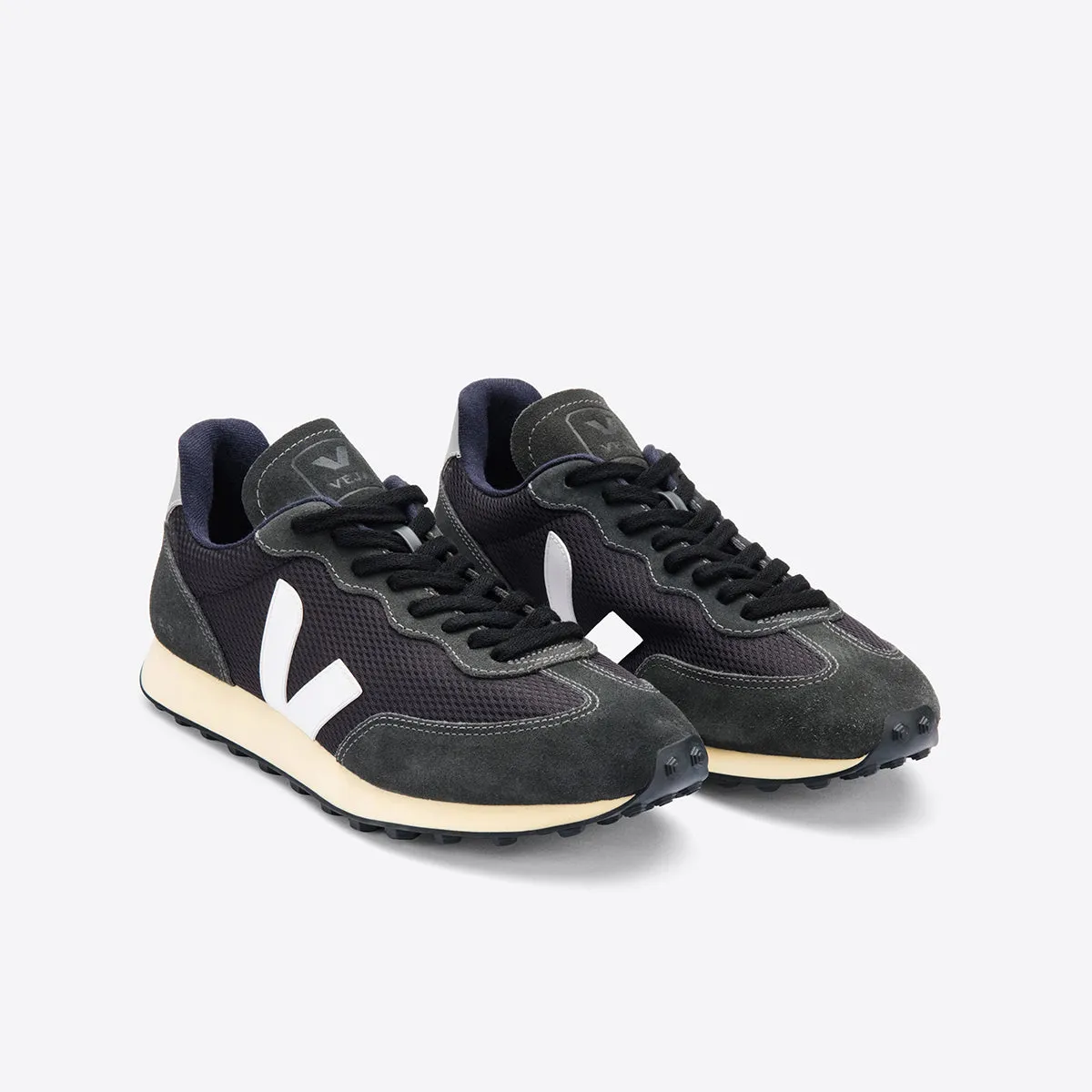 Veja - Rio Branco Alveomesh Trainers in Black/White/Grey